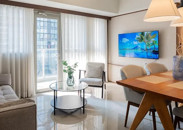 Uptown Bgc Views - Spacious 1br - Sofabed - Washer Apartahotel Manila
