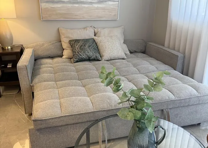 Uptown Bgc Views - Spacious 1br - Sofabed - Washer Apartahotel *