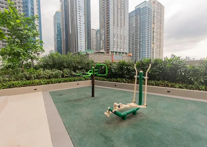 Uptown Bgc Views - Spacious 1br - Sofabed - Washer Apartahotel Manila