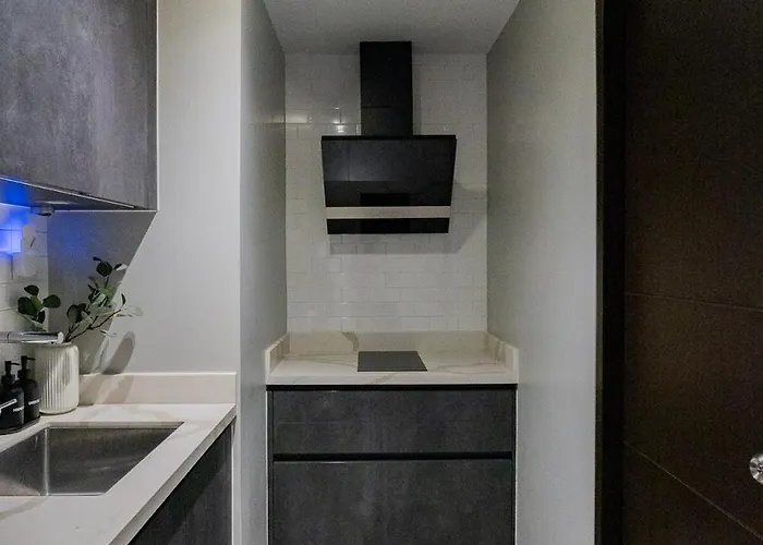 Uptown Bgc Views - Spacious 1br - Sofabed - Washer *