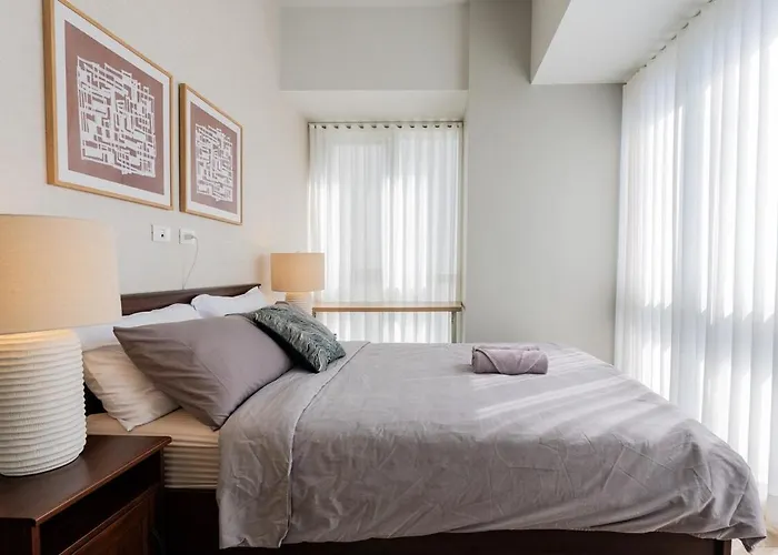 Uptown Bgc Views - Spacious 1br - Sofabed - Washer * Manila
