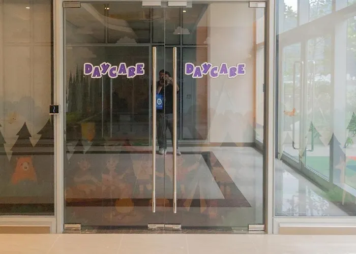 Apartahotel Uptown Bgc Views - Spacious 1br - Sofabed - Washer *
