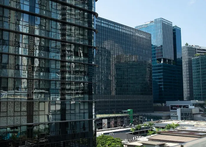 Uptown Bgc Views - Spacious 1br - Sofabed - Washer Aparthotel