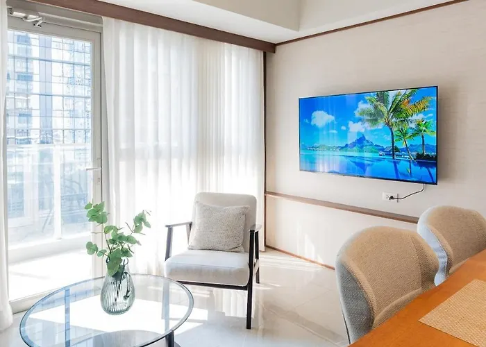 Uptown Bgc Views - Spacious 1br - Sofabed - Washer Apartahotel