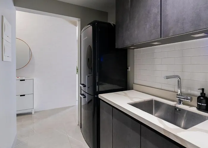 Uptown Bgc Views - Spacious 1br - Sofabed - Washer Manila