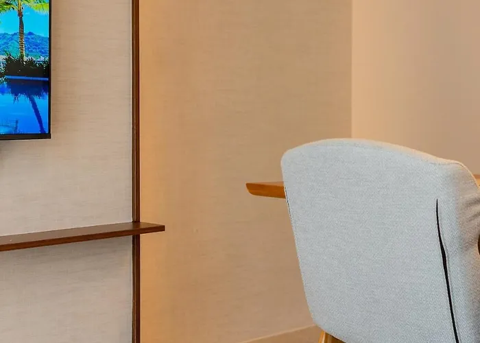 Uptown Bgc Views - Spacious 1br - Sofabed - Washer Aparthotel *