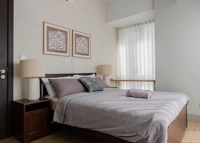 Uptown Bgc Views - Spacious 1br - Sofabed - Washer Aparthotel *