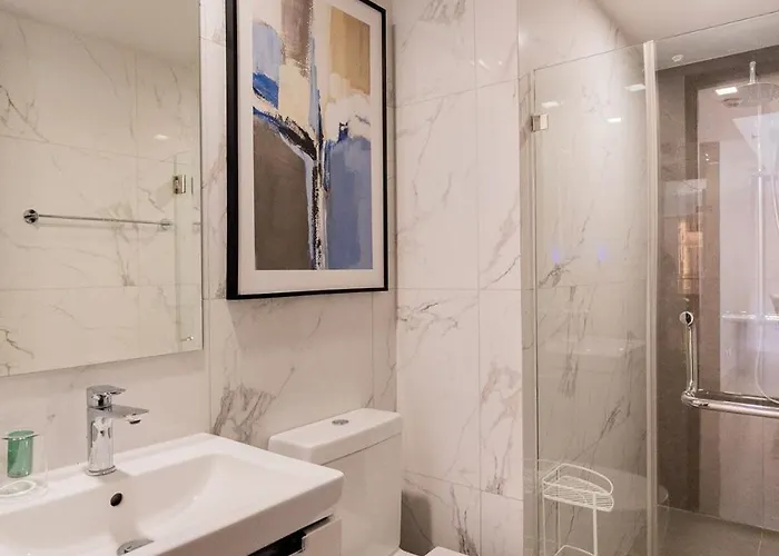 Apartahotel Uptown Bgc Views - Spacious 1br - Sofabed - Washer *