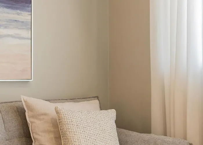 Uptown Bgc Views - Spacious 1br - Sofabed - Washer *