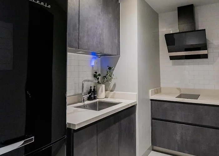 Uptown Bgc Views - Spacious 1br - Sofabed - Washer Apartahotel