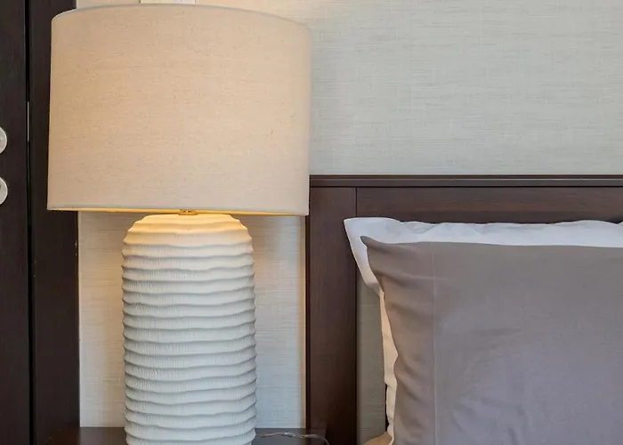 Uptown Bgc Views - Spacious 1br - Sofabed - Washer *