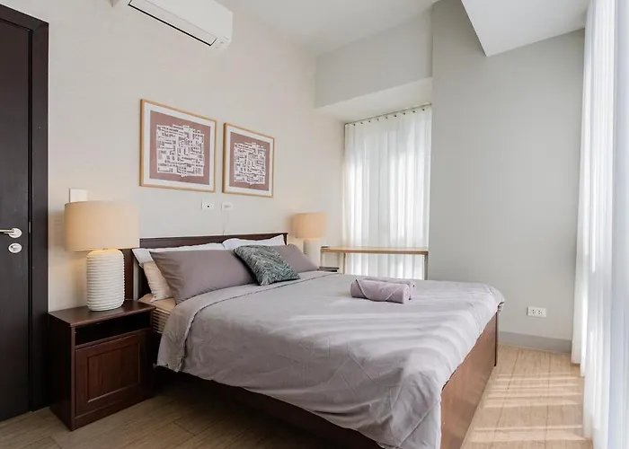Uptown Bgc Views - Spacious 1br - Sofabed - Washer Aparthotel