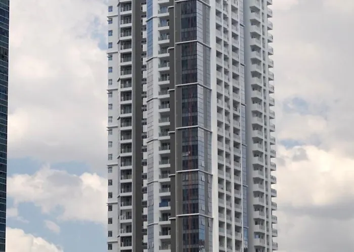 Uptown Bgc Views - Spacious 1br - Sofabed - Washer Manila
