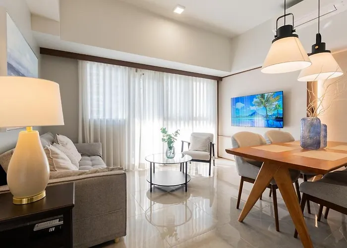 Uptown Bgc Views - Spacious 1br - Sofabed - Washer Aparthotel