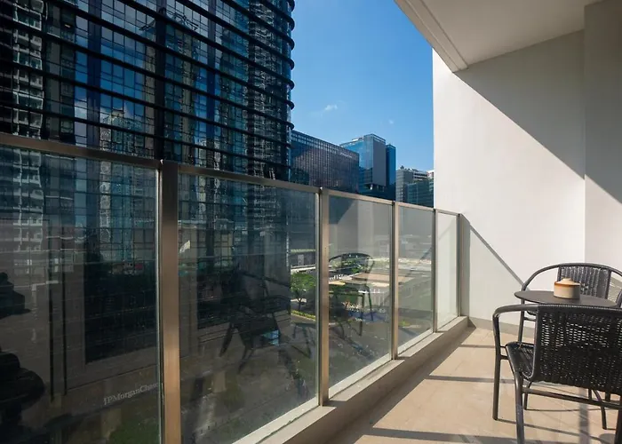 Uptown Bgc Views - Spacious 1br - Sofabed - Washer Manila