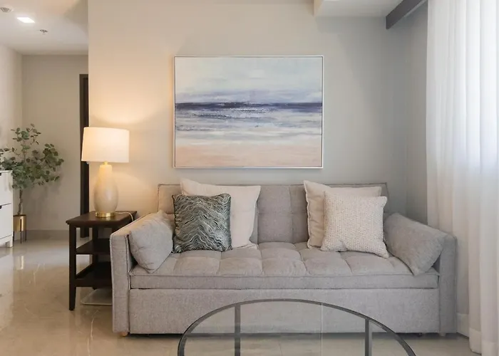 Uptown Bgc Views - Spacious 1br - Sofabed - Washer Apartahotel Manila