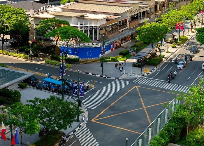 Uptown Bgc Views - Spacious 1br - Sofabed - Washer Apartahotel *