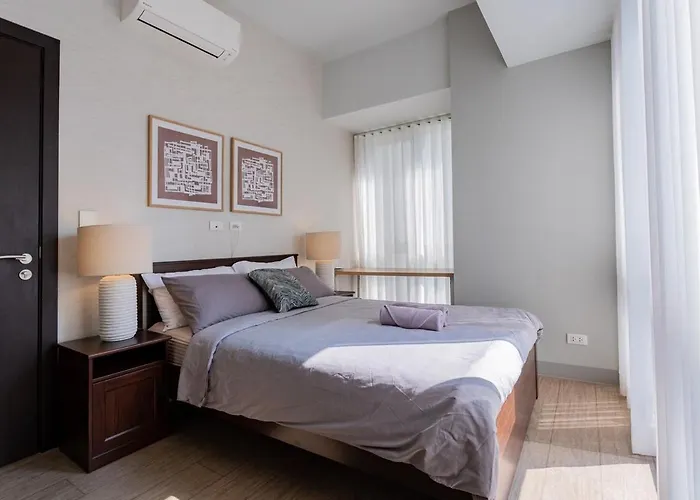 Uptown Bgc Views - Spacious 1br - Sofabed - Washer * Manila