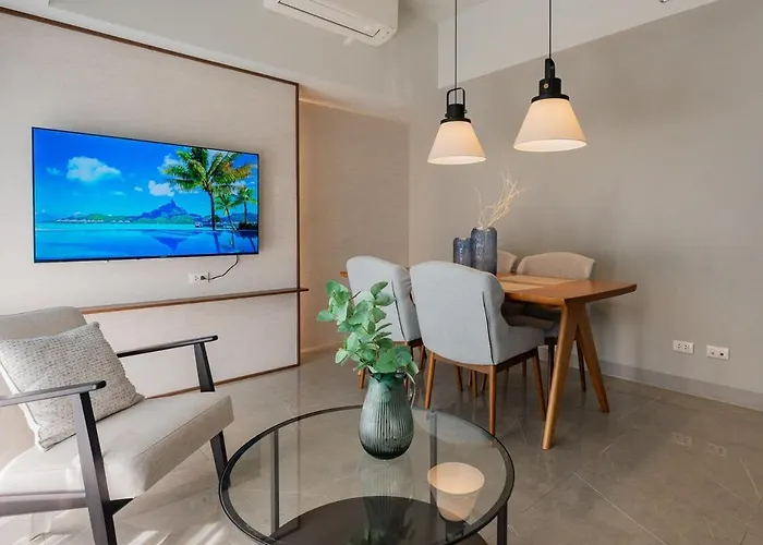 Apartahotel Uptown Bgc Views - Spacious 1br - Sofabed - Washer Manila