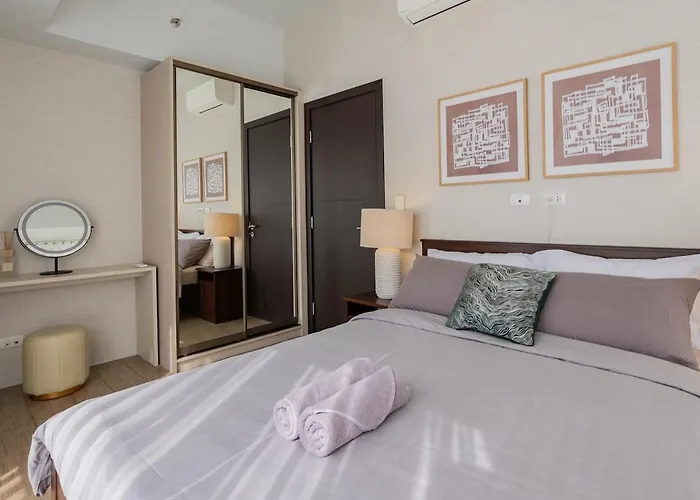 Uptown Bgc Views - Spacious 1br - Sofabed - Washer Apartahotel *